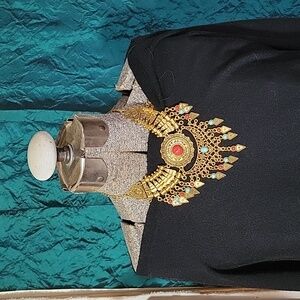 NWOT Gold Statement Necklace